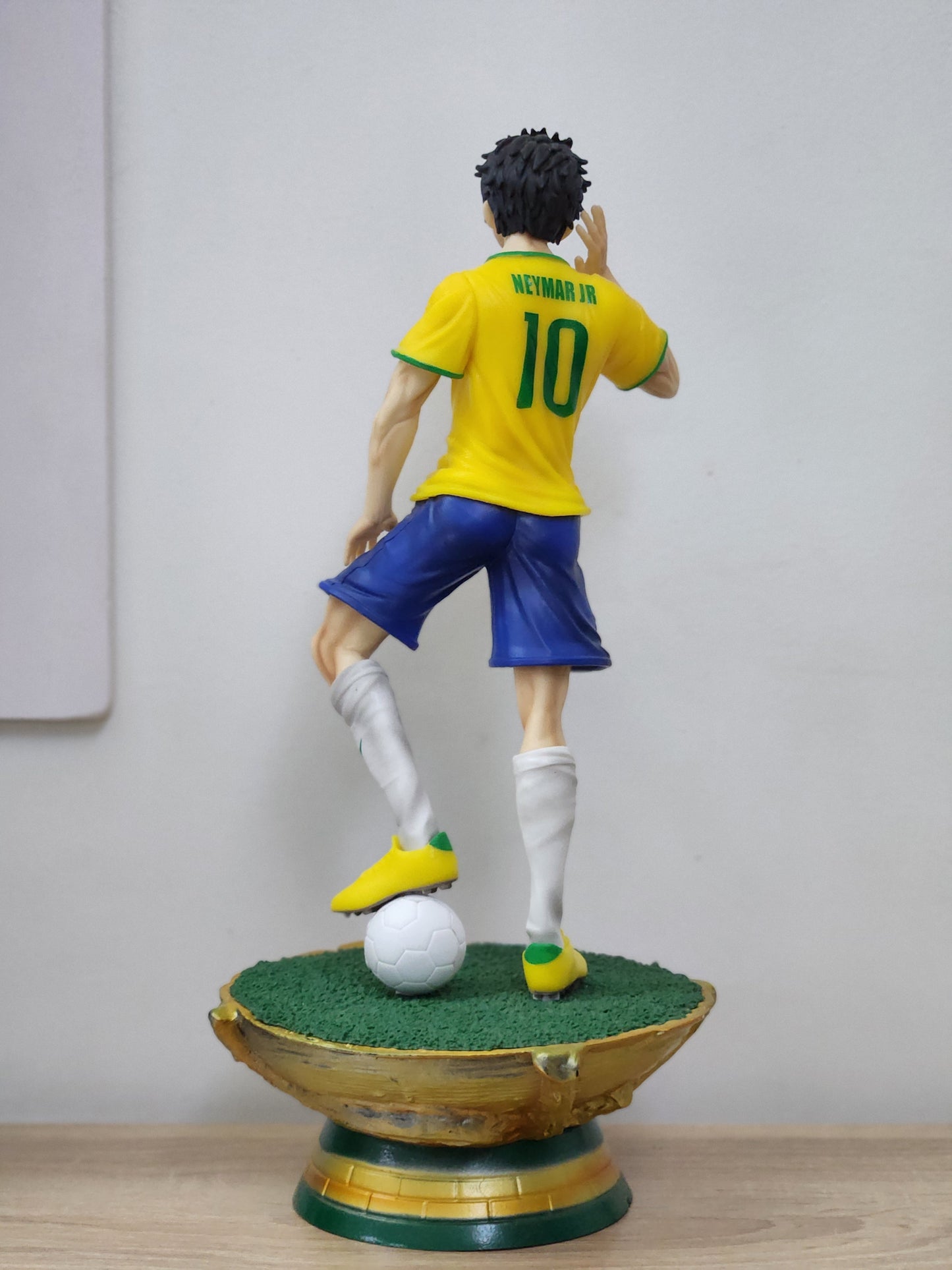 Figurine One Piece Luffy Football Bresil 34 cm