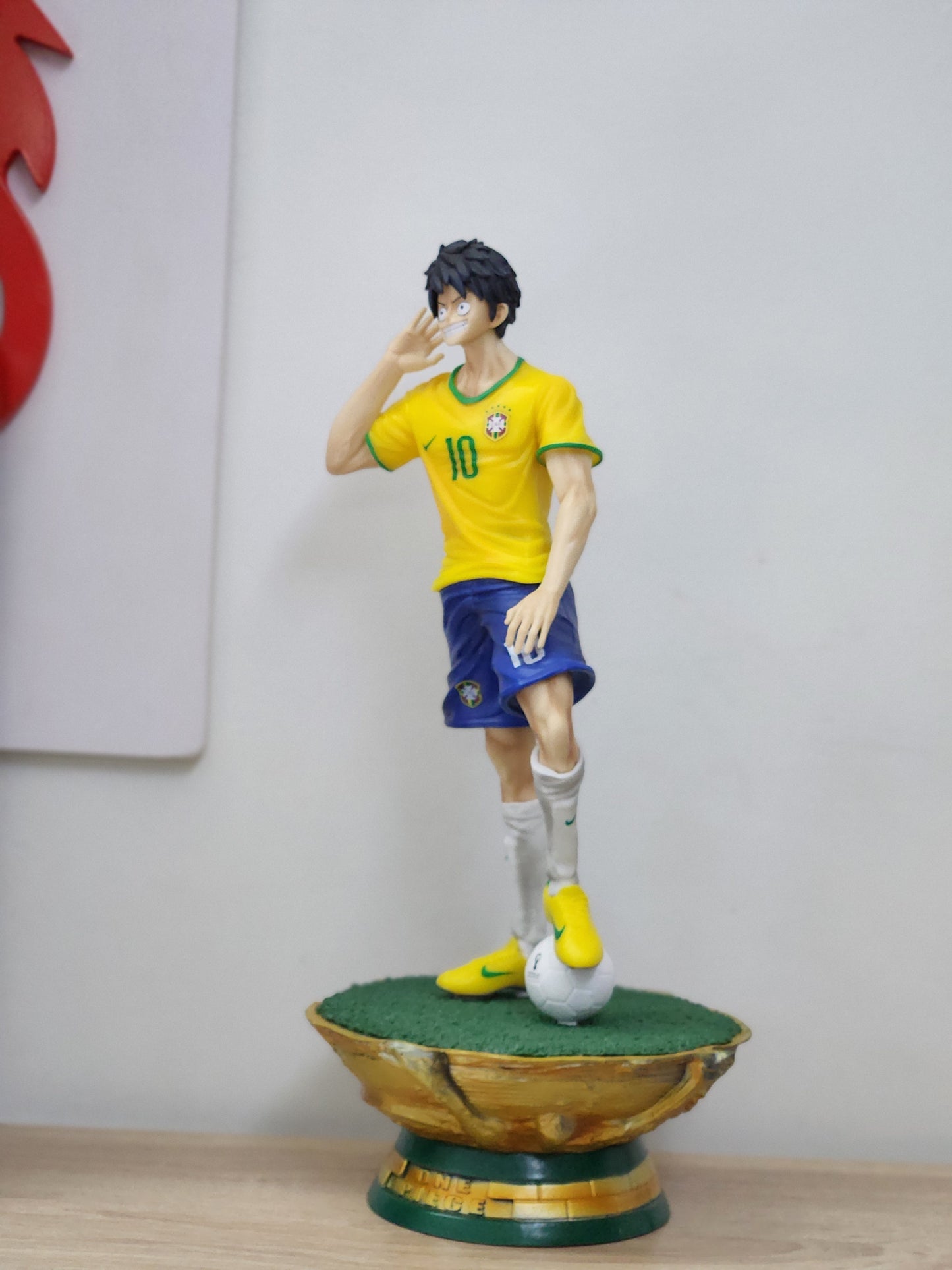 Figurine One Piece Luffy Football Bresil 34 cm