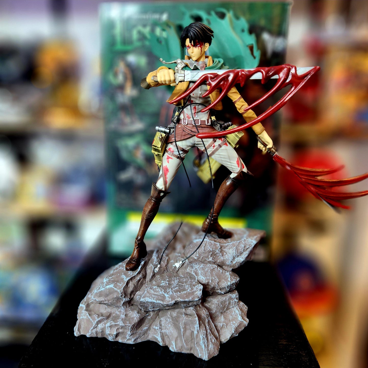 Figurine Levi Attack on titan 35 Cm