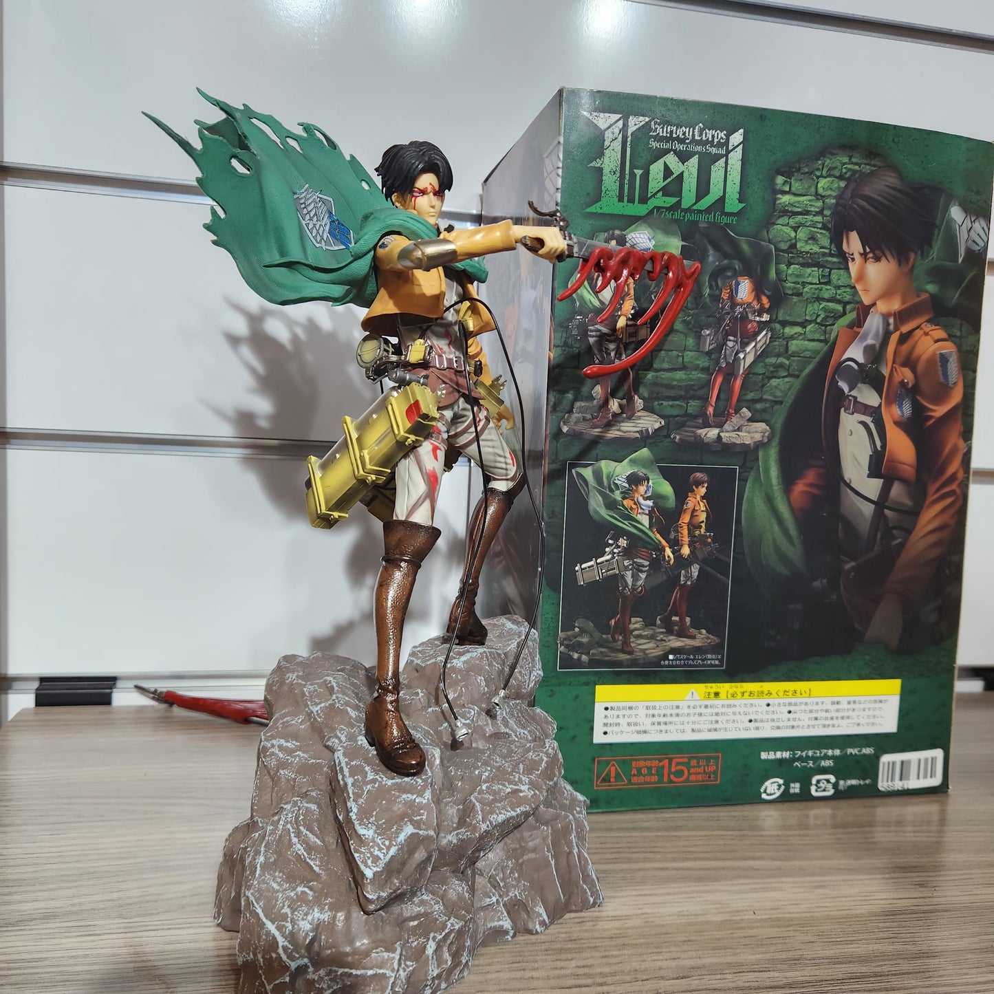 Figurine Levi Attack on titan 35 Cm