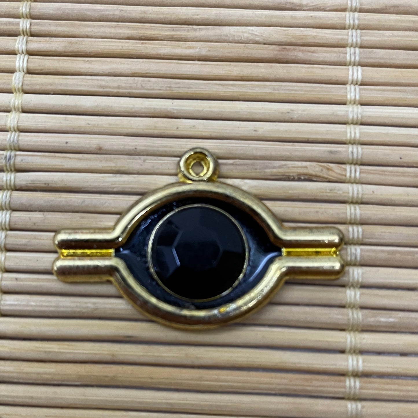Pendentif Oeil Du Millenium Yu-Gi-Oh! ( 4 cm )
