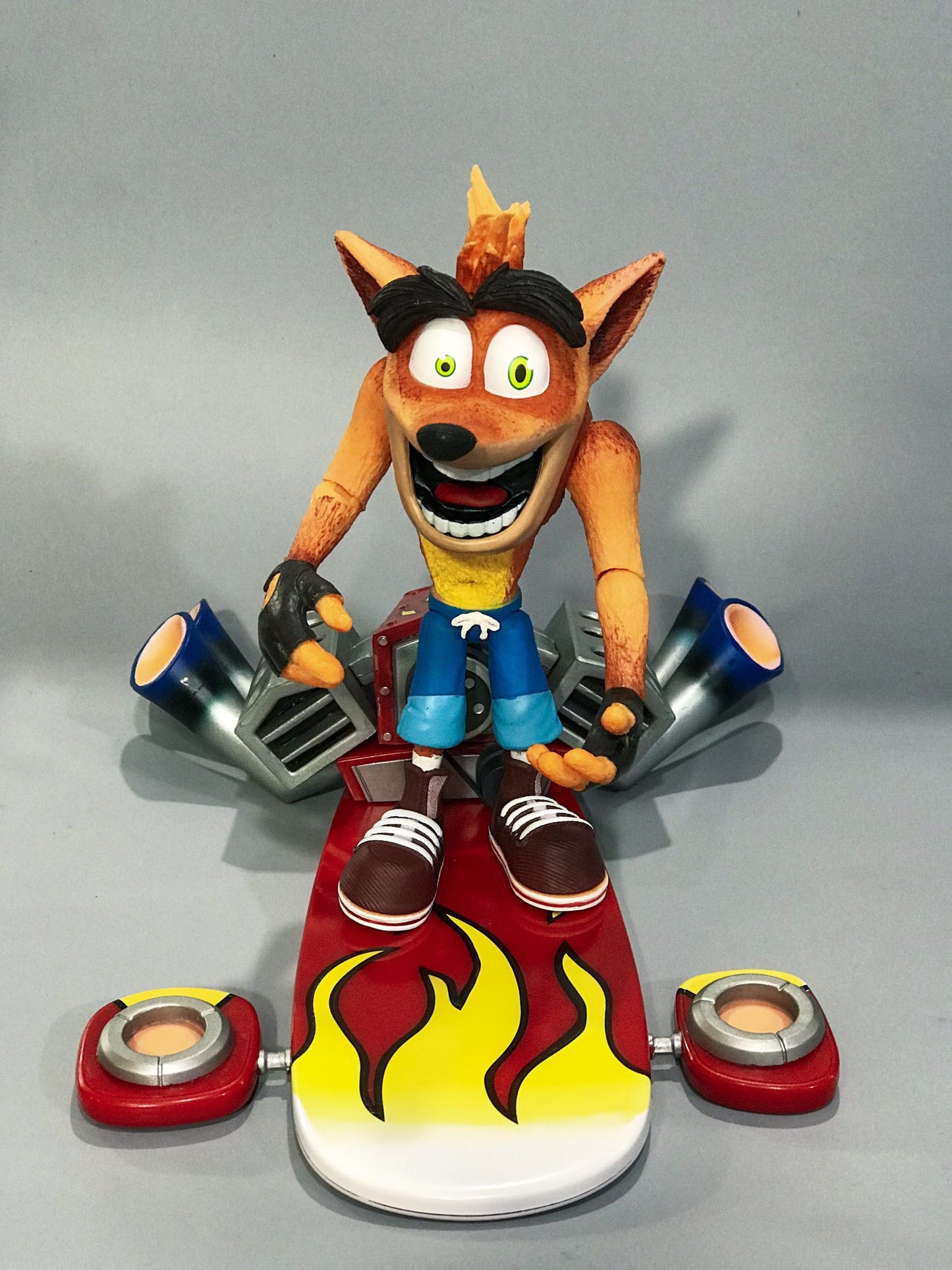 Figurine - Crash Bandicoot - Action Crash sur Overboard - 15 cm