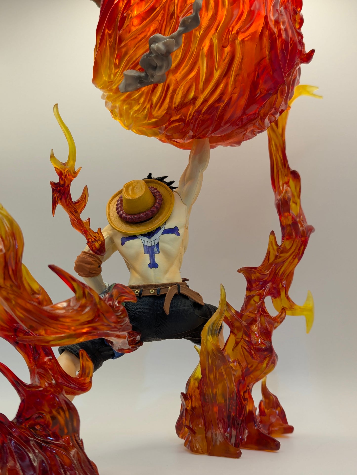 Figurine ACE Boule de Feu - One Piece  (25 cm)