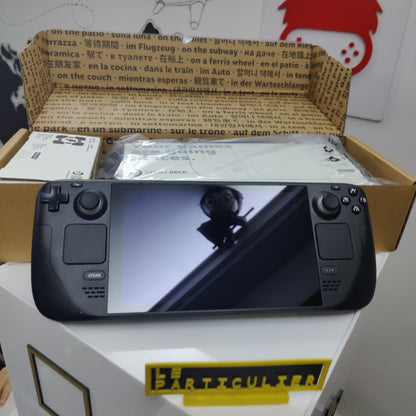 Valve Steam Deck 64 Gb  + 400 micro SD Etat Neuf