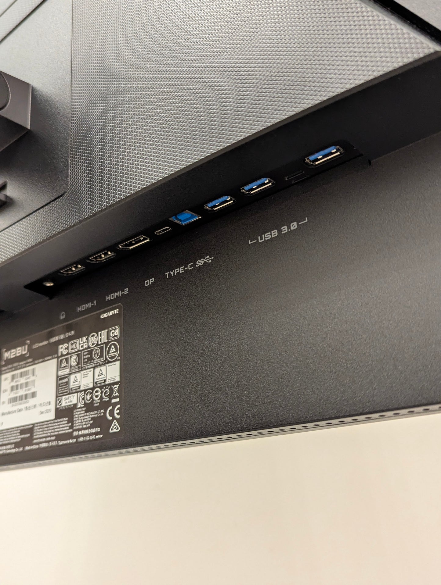 Ecran GIGABYTE M28U Moniteur de jeu 28" 4K UHD - 3840 x 2160, 144Hz, 1ms