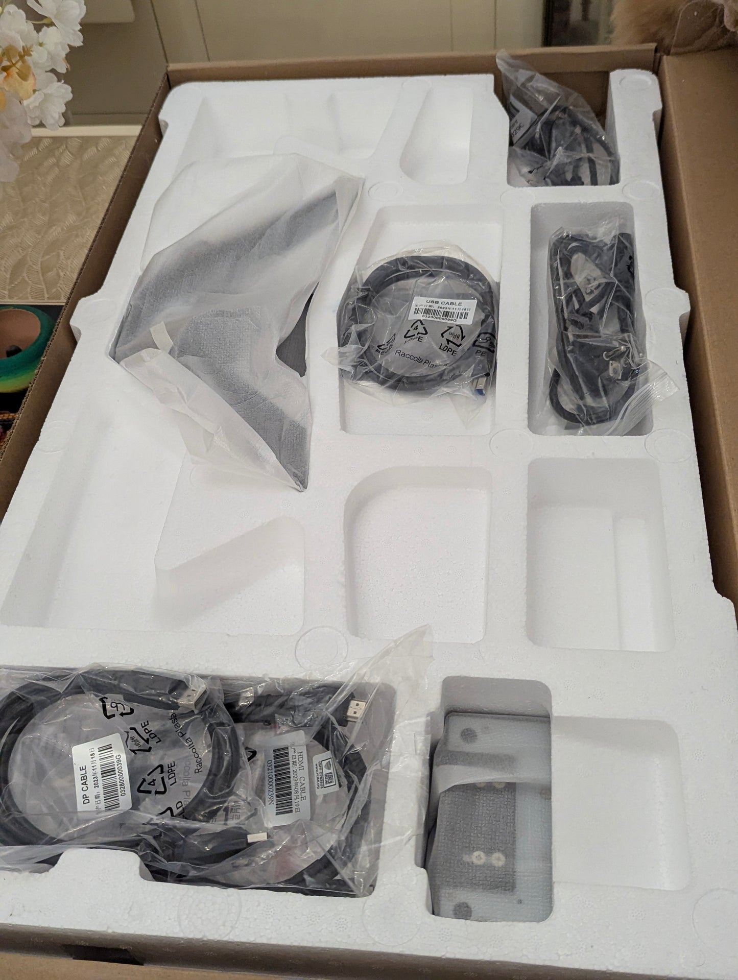 Ecran GIGABYTE M28U Moniteur de jeu 28" 4K UHD - 3840 x 2160, 144Hz, 1ms