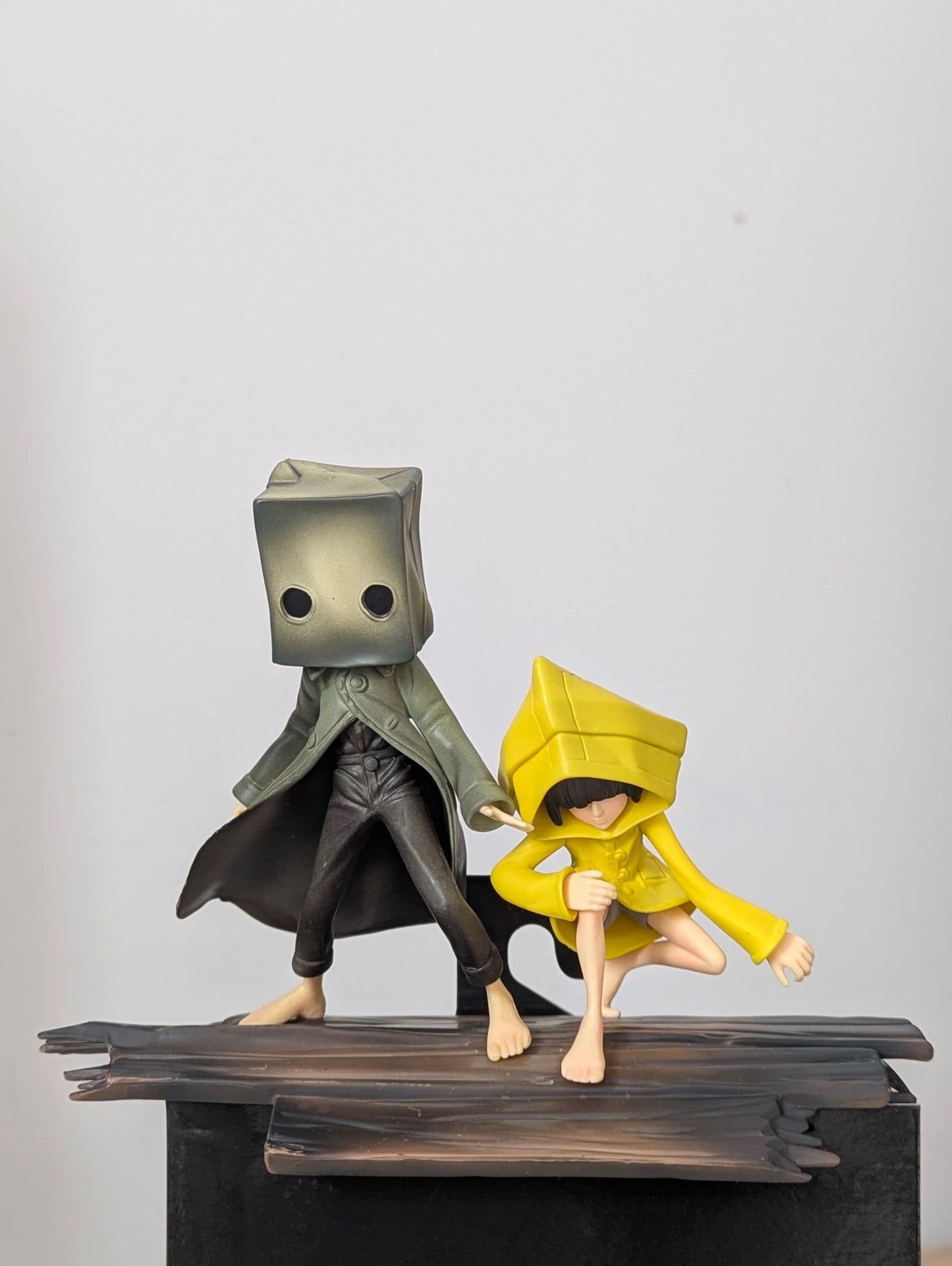Figurine Little Nightmares 2  - MONO & SIX  (15 cm)