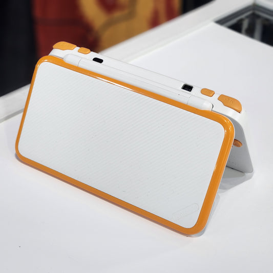 New 2DS XL White 32 GB flashe (Presque Neuf)