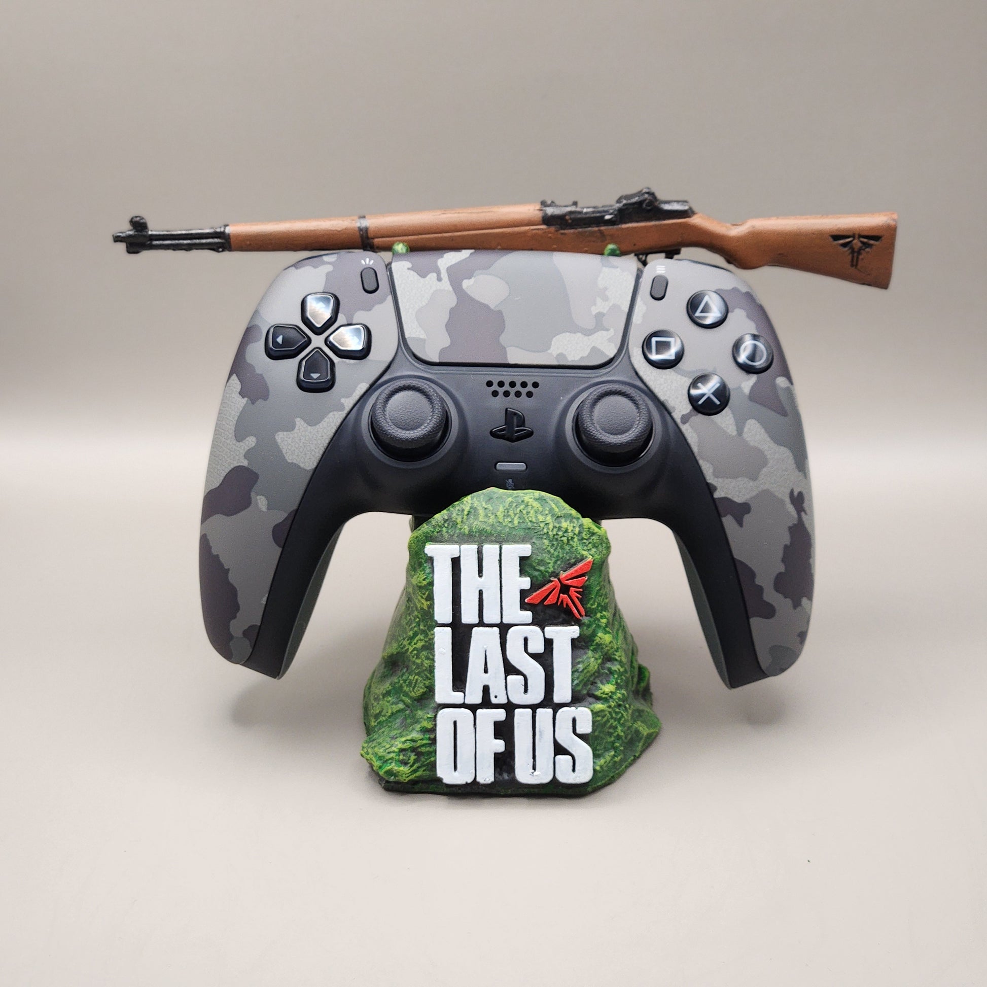 SUPPORT DE MANETTE PS5/PS4 POUR THE LAST OF US·Fichier STL pour Impression 3D·Cults SUPPORT DE MANETTE PS5/PS4 POUR THE LAST OF US·Fichier STL pour Impression 3D·Cults